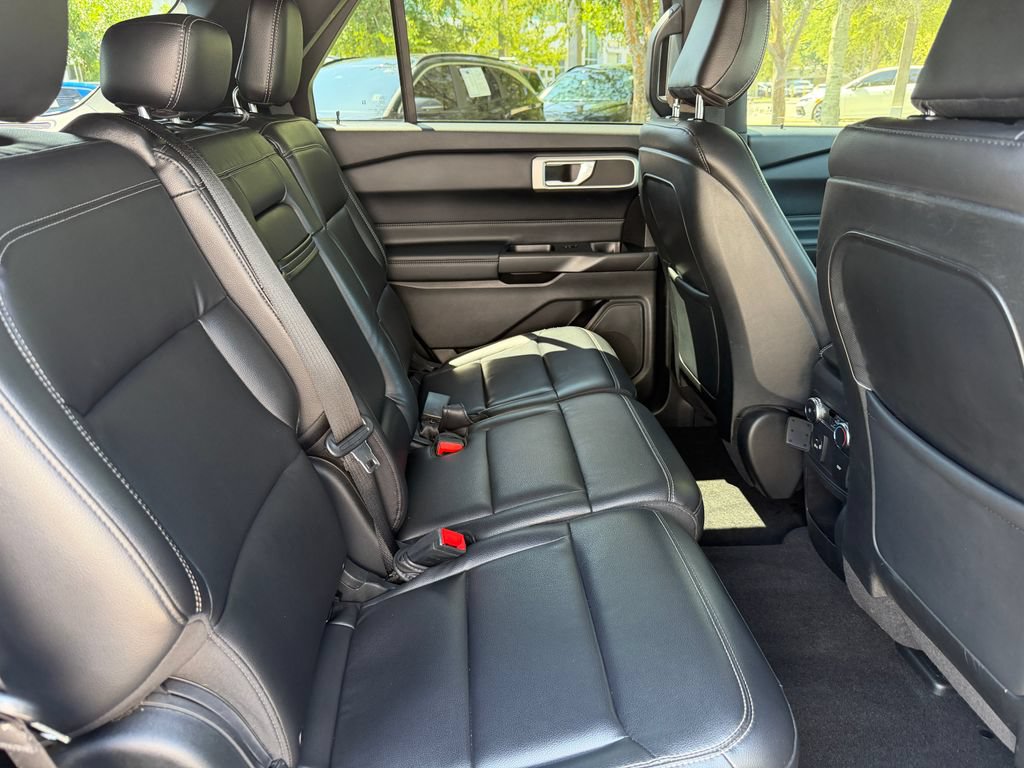 Used 2020 Ford Explorer XLT w/ Equipment Group 202A RWD image 8