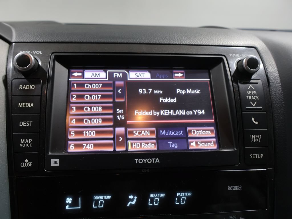 Used 2013 Toyota Sequoia Platinum AWD/4WD image 24