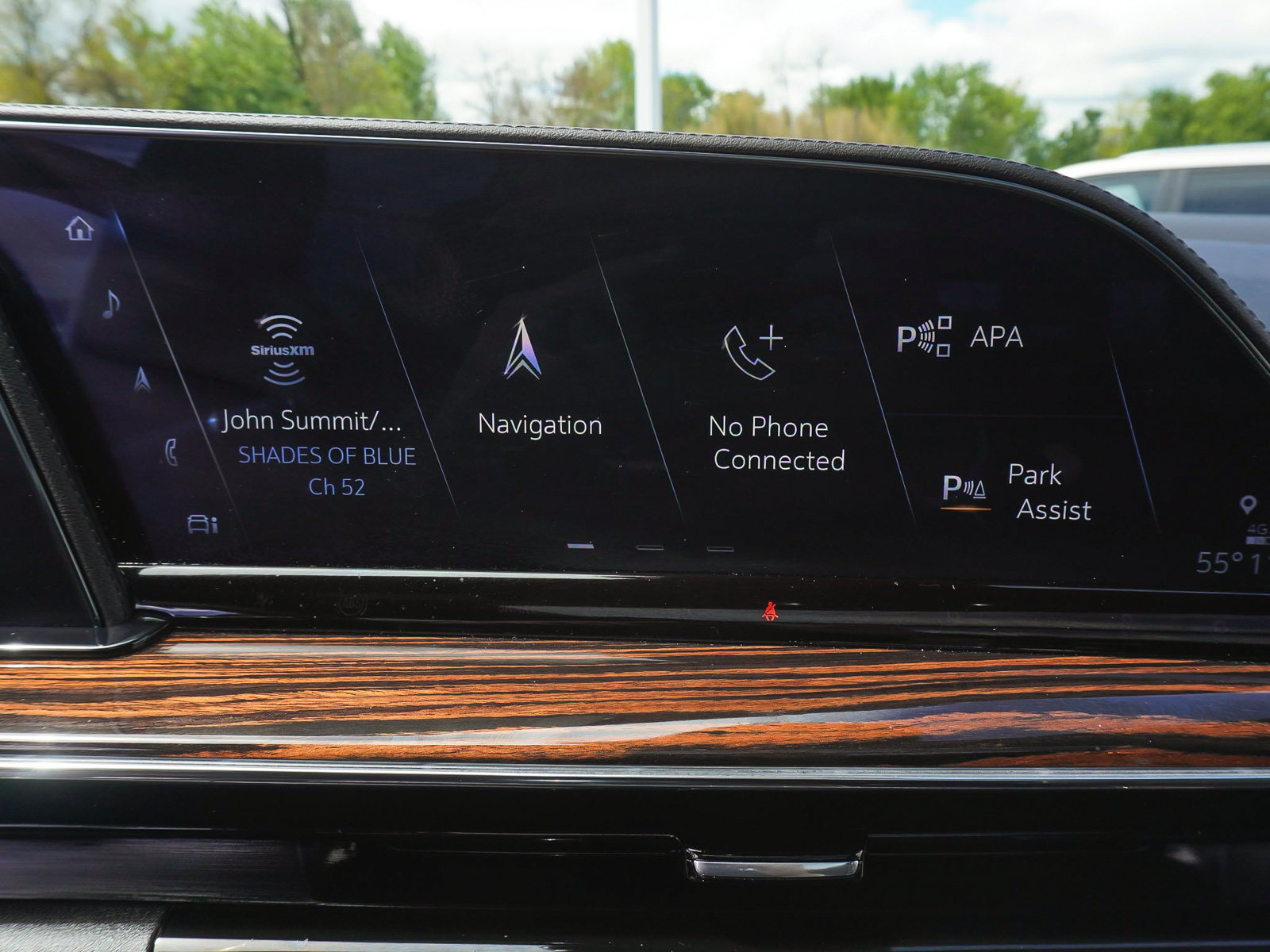Used 2023 Cadillac Escalade Premium Luxury AWD/4WD image 30