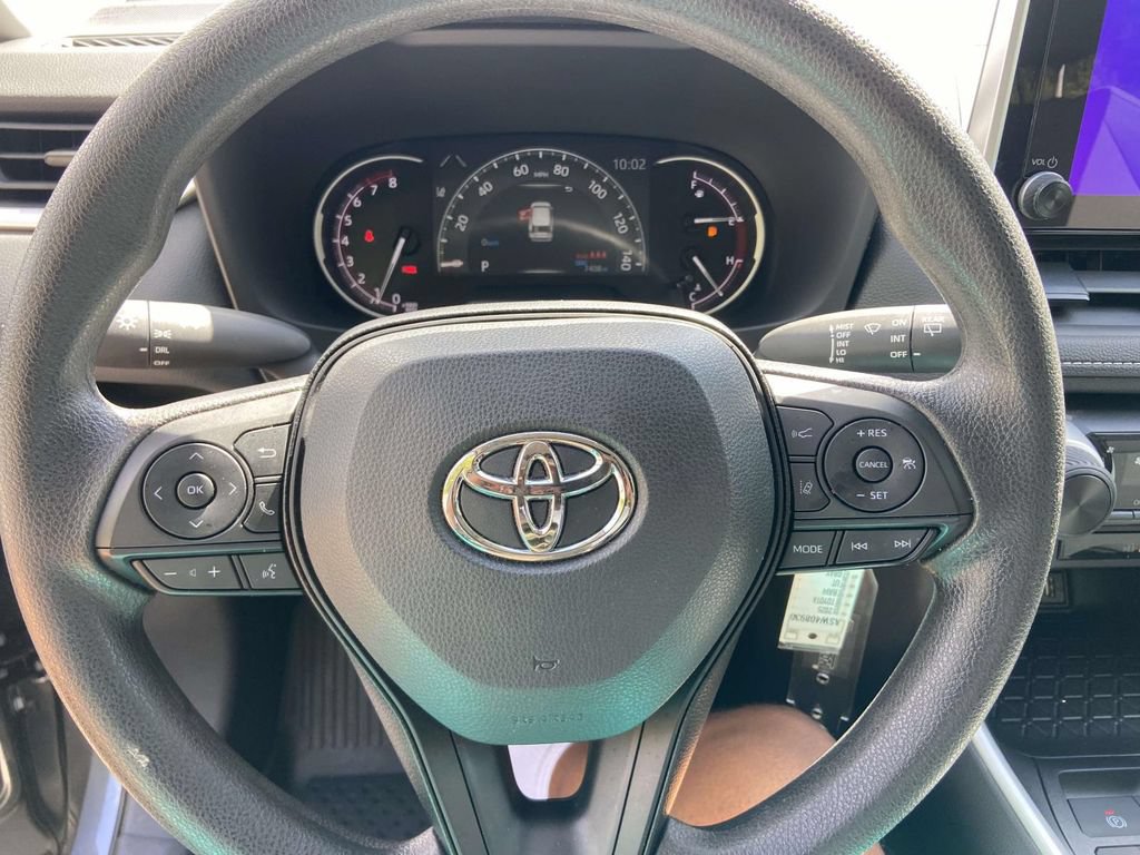 Used 2025 Toyota RAV4 LE FWD image 33