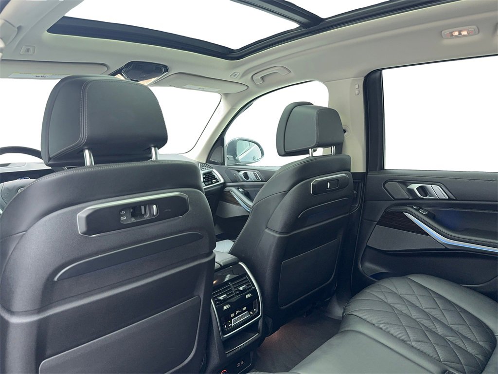 Used 2024 BMW X7 xDrive40i image 38