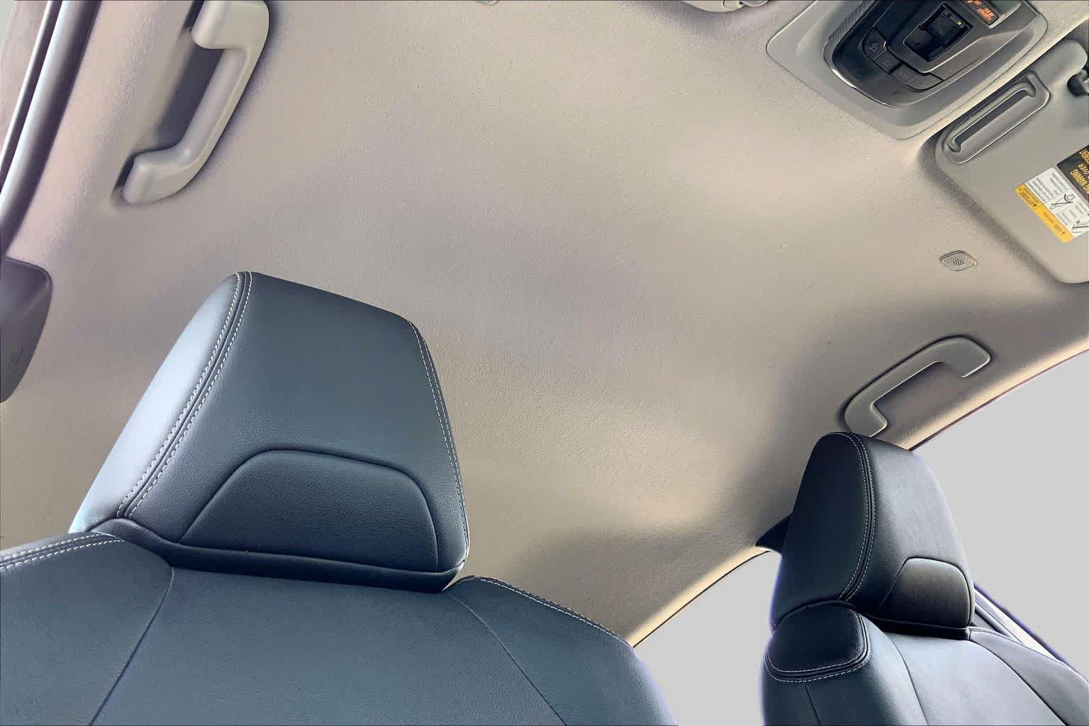 Used 2025 Toyota Corolla Cross XLE FWD image 14