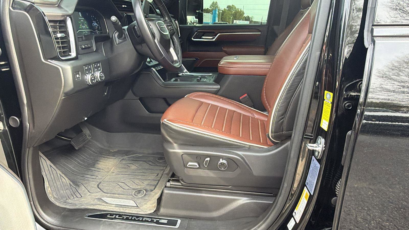 Used 2024 GMC Sierra 3500 Denali Ultimate AWD/4WD image 13