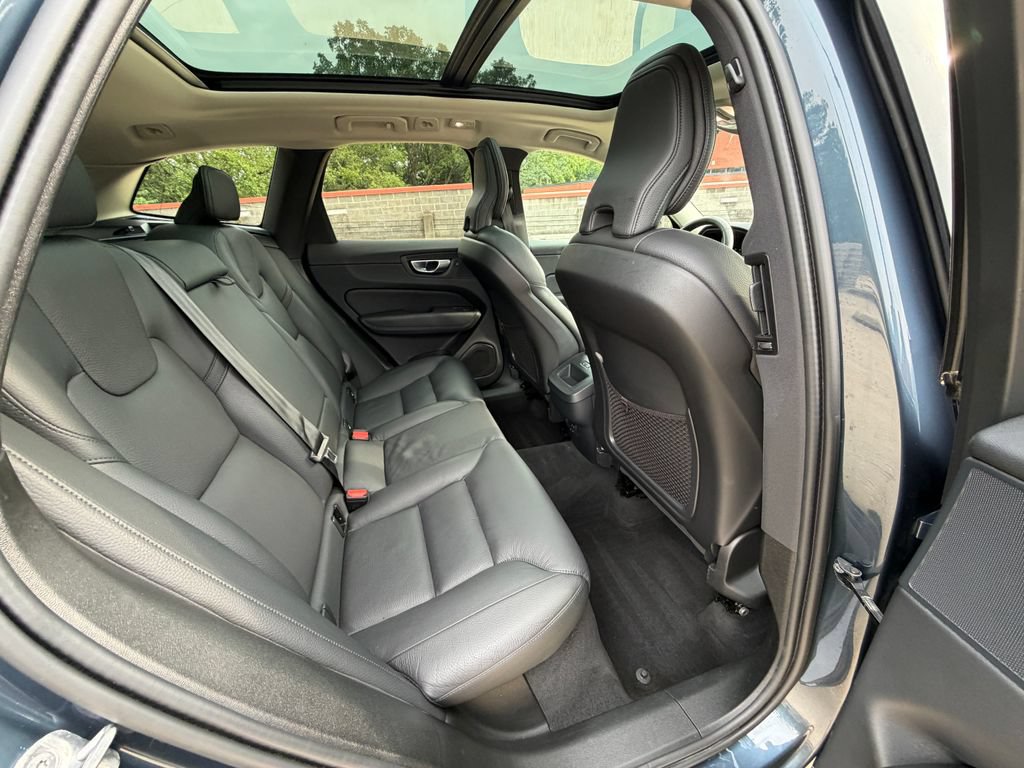 Certified 2024 Volvo XC60 B5 Plus w/ Protection Package Premier AWD/4WD image 25