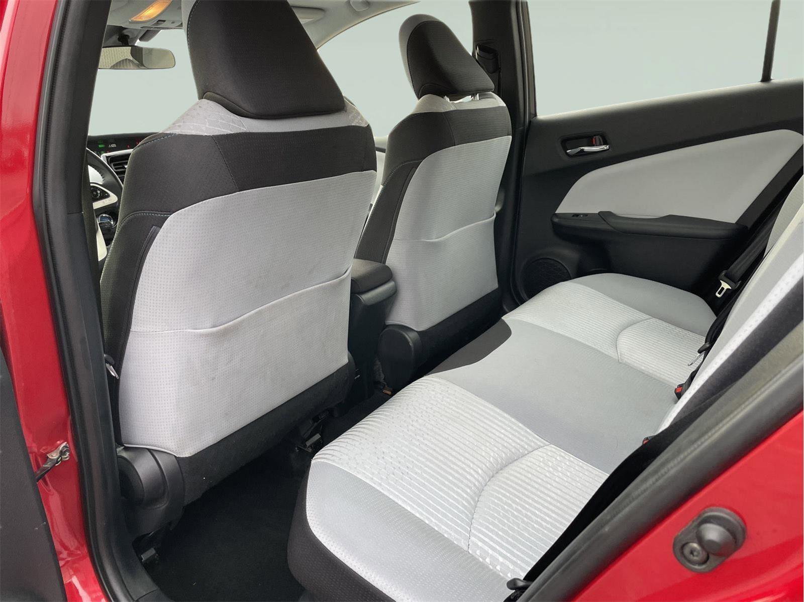 Used 2018 Toyota Prius Three image 13