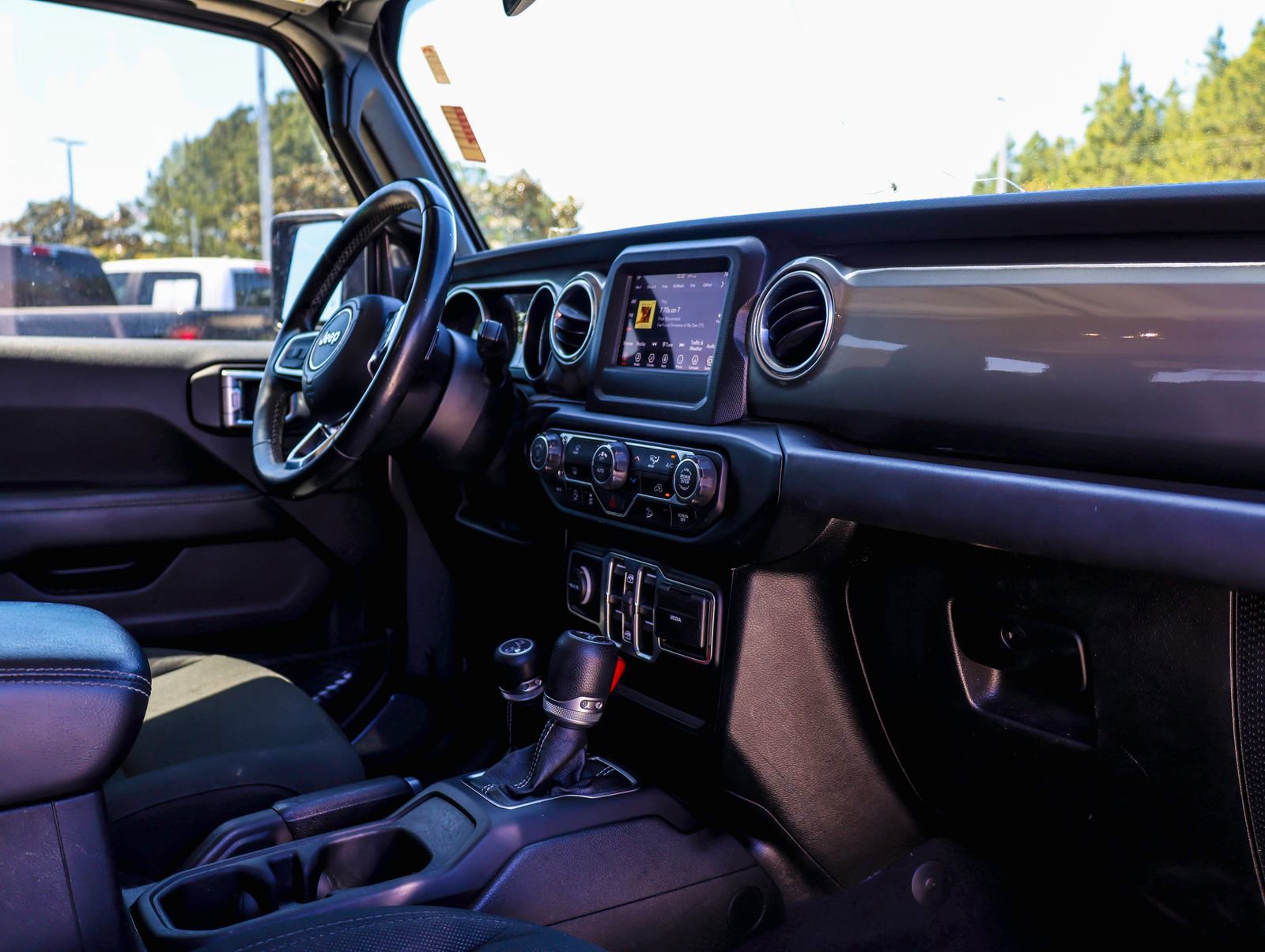 Used 2020 Jeep Wrangler Unlimited Sahara image 15