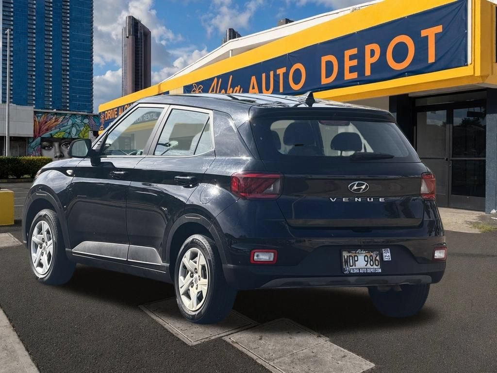 Used 2020 Hyundai Venue SE FWD image 3