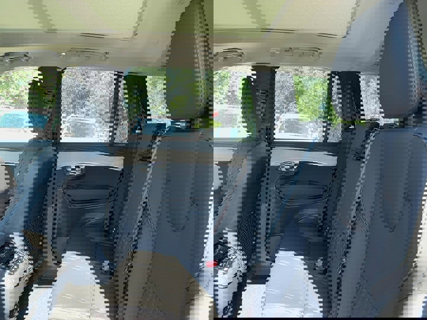 New 2026 Volvo XC90 B5 Plus w/ Protection Package image 17