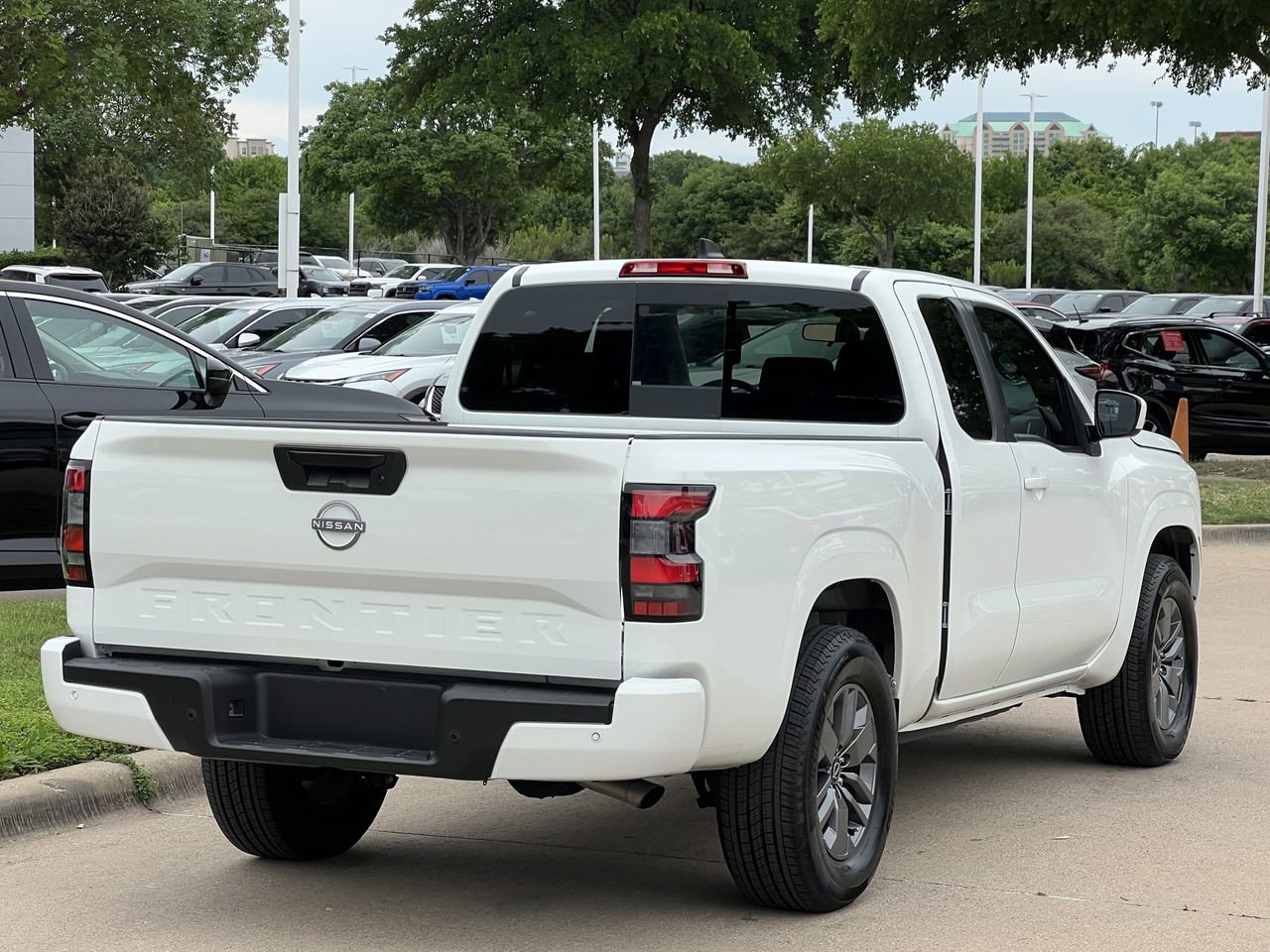 Certified 2025 Nissan Frontier SV RWD image 4