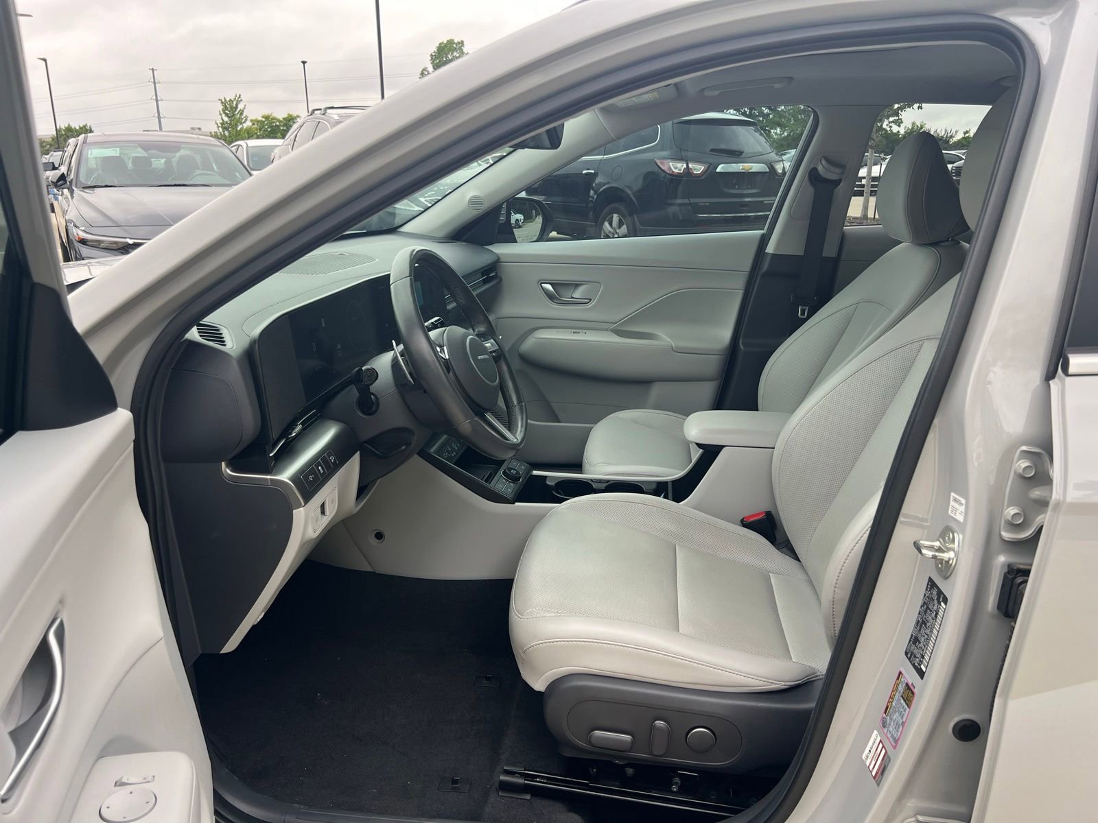 Used 2024 Hyundai Kona Limited FWD image 23