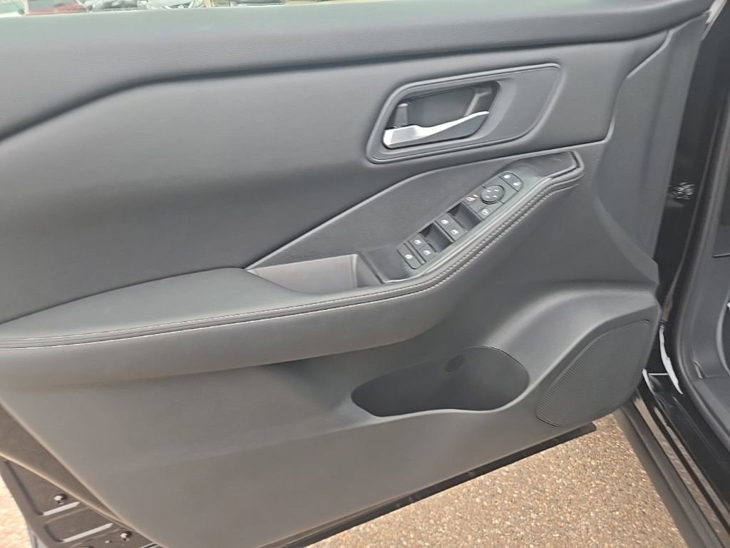 New 2026 Nissan Rogue SV w/ Cold Weather Package AWD/4WD image 11