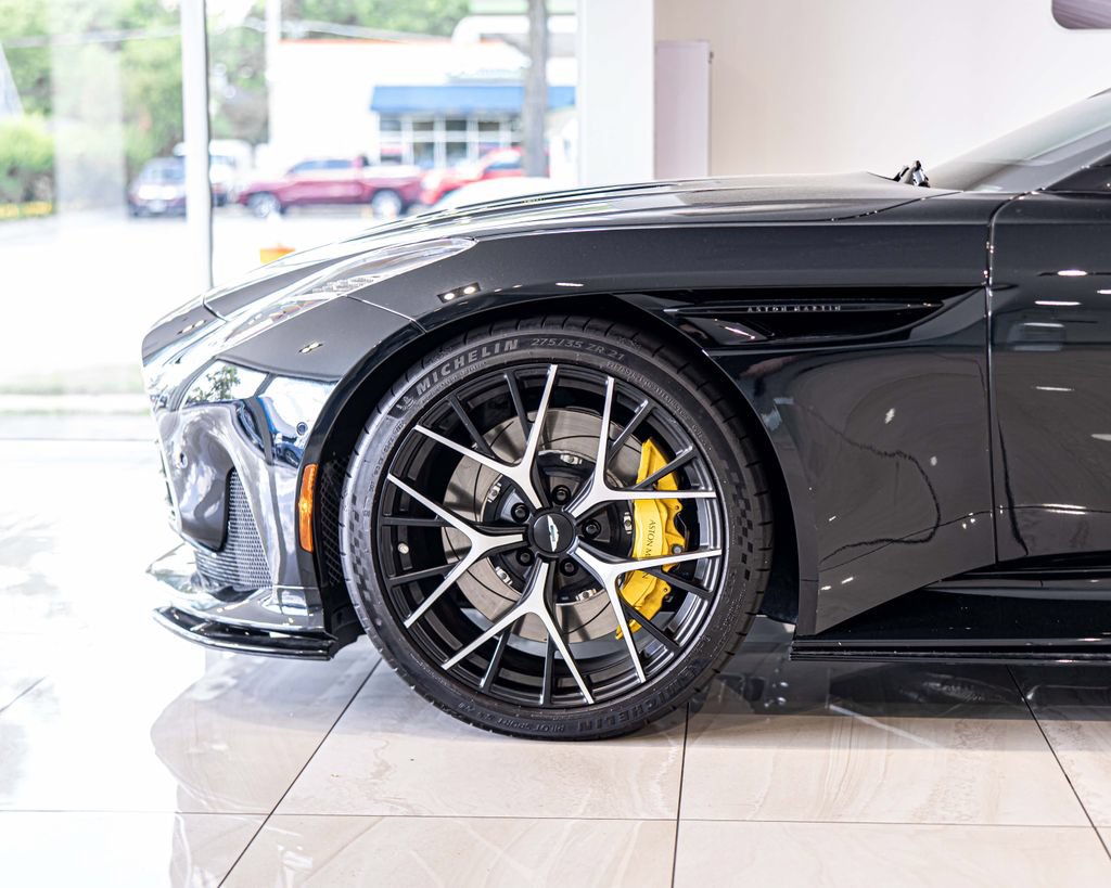Used 2025 Aston Martin DB12 Convertible RWD image 8