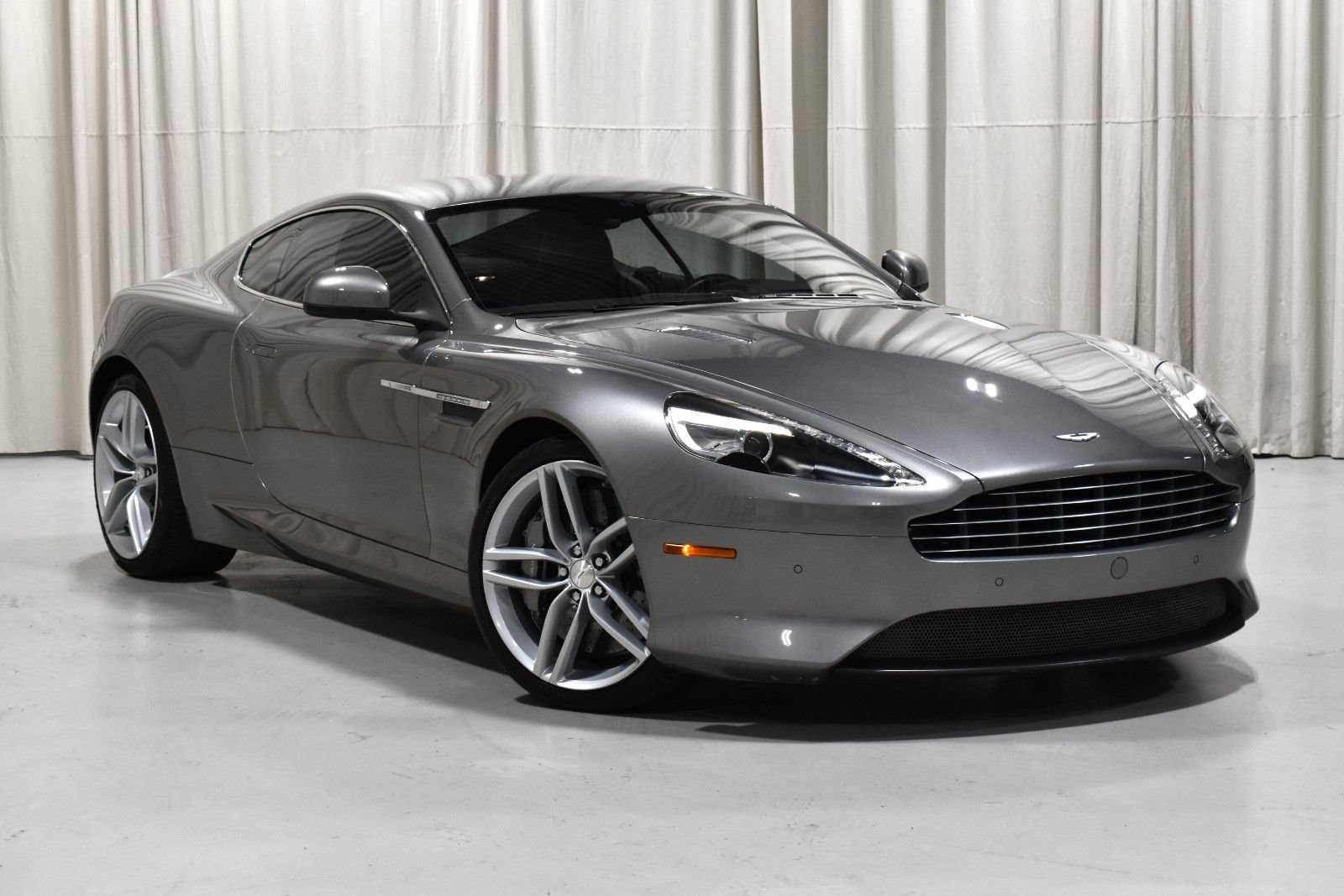 Used 2014 Aston Martin DB9 Coupe RWD image 3