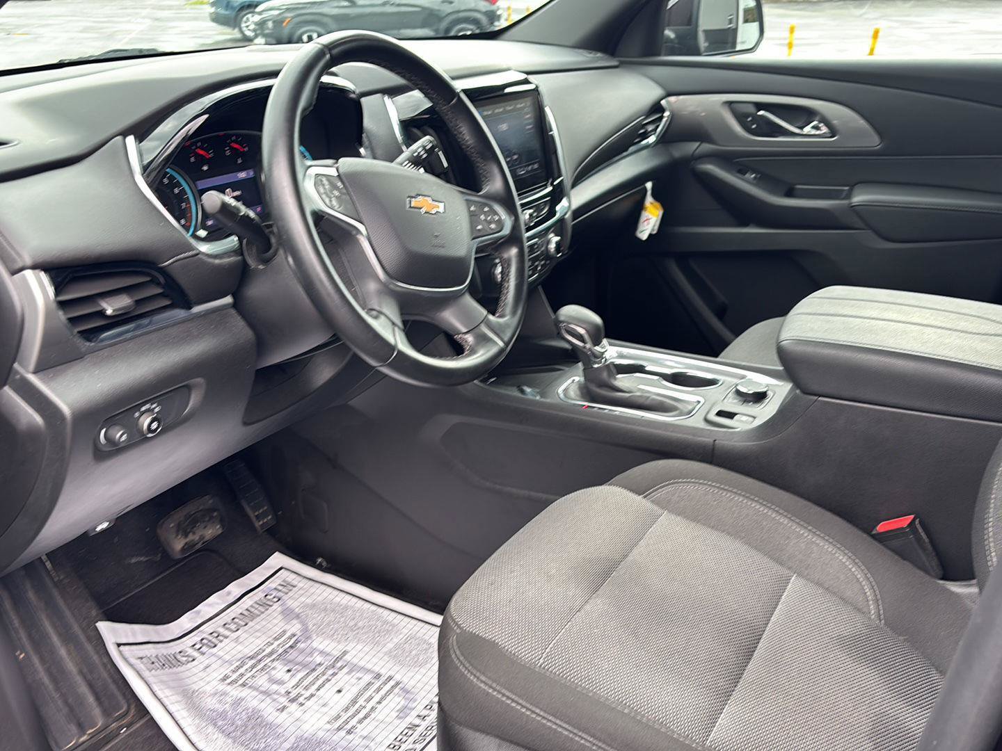 Used 2023 Chevrolet Traverse LT AWD/4WD image 9