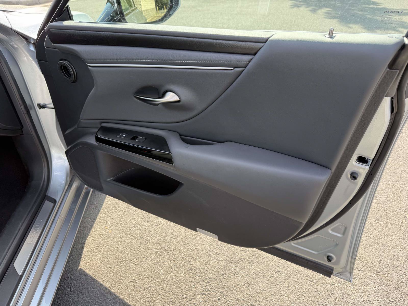 Used 2025 Lexus ES 350 w/ Premium Package FWD image 14