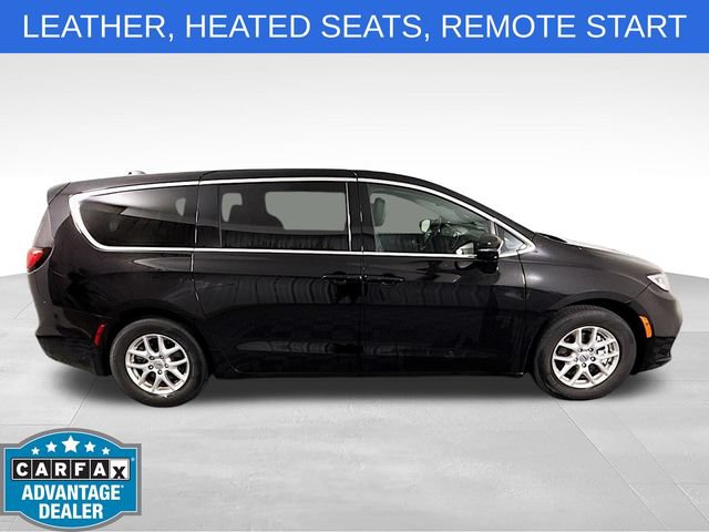 Used 2025 Chrysler Pacifica Select FWD image 8