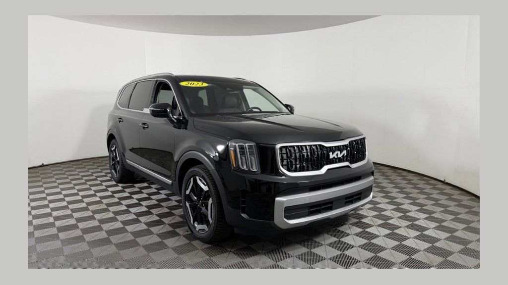 Used 2023 Kia Telluride EX w/ EX Captain's Chair Package
