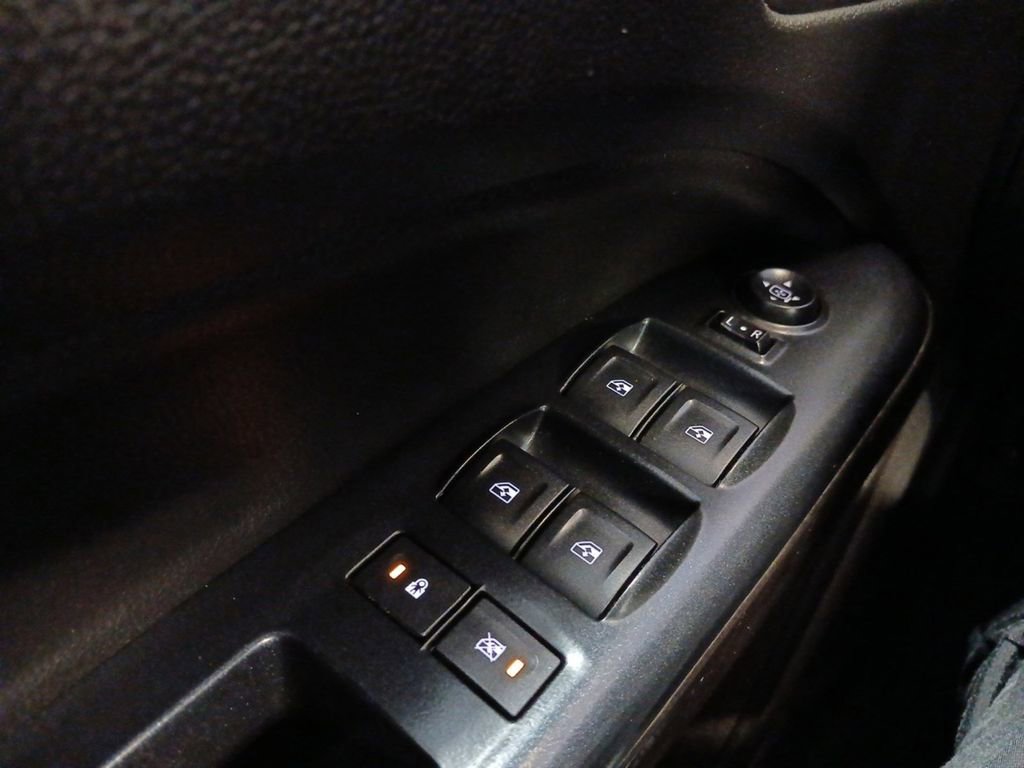 Used 2017 GMC Canyon SLE image 17