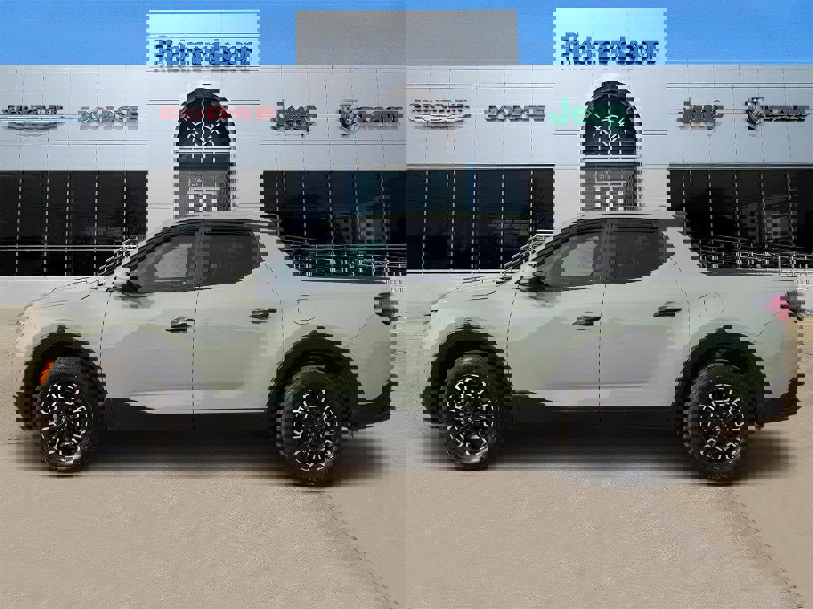 Used 2024 Hyundai Santa Cruz SE image 3