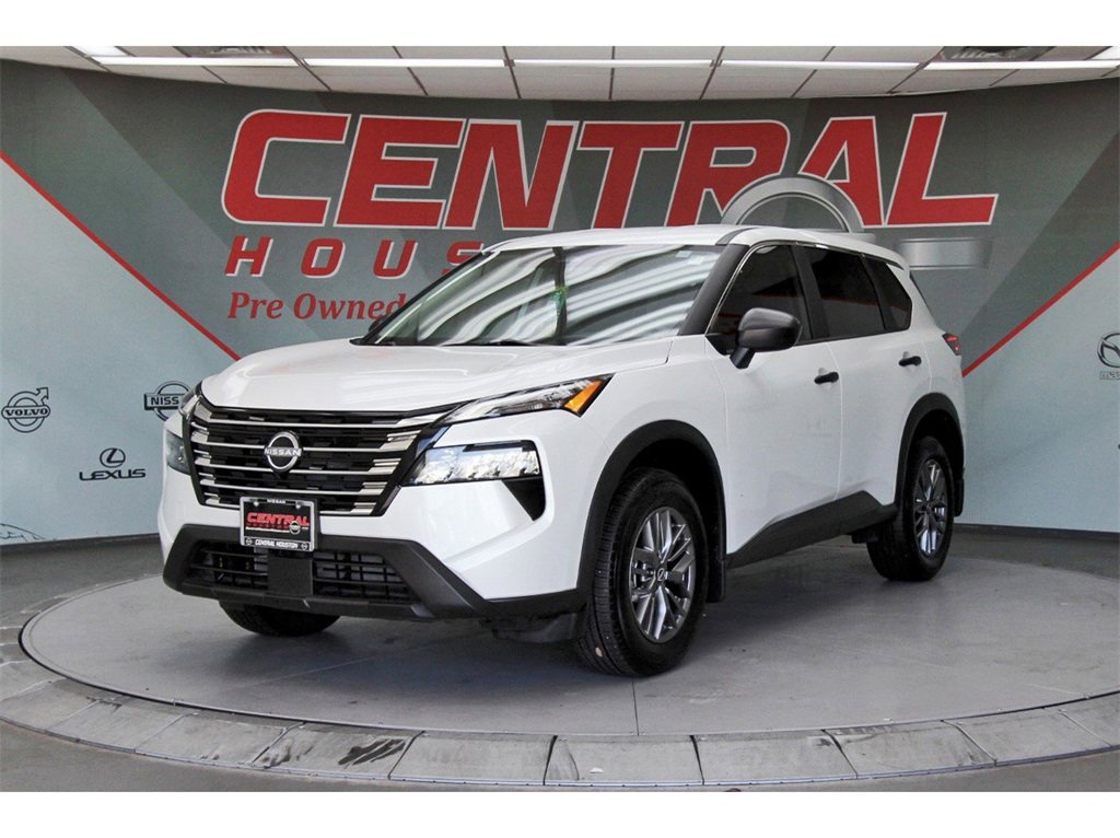 Used 2024 Nissan Rogue S image 2