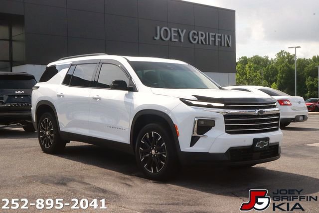 Used 2026 Chevrolet Traverse LT w/ Sun and Wheel Package FWD image 3