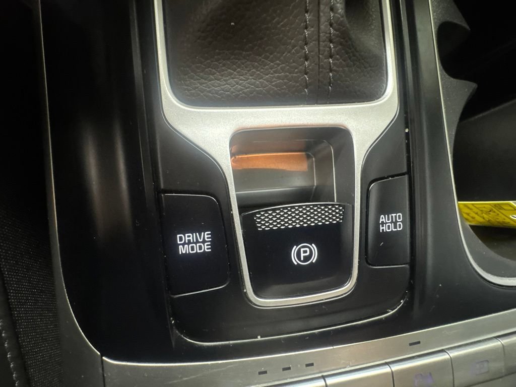 Used 2023 Kia Carnival LX FWD image 21