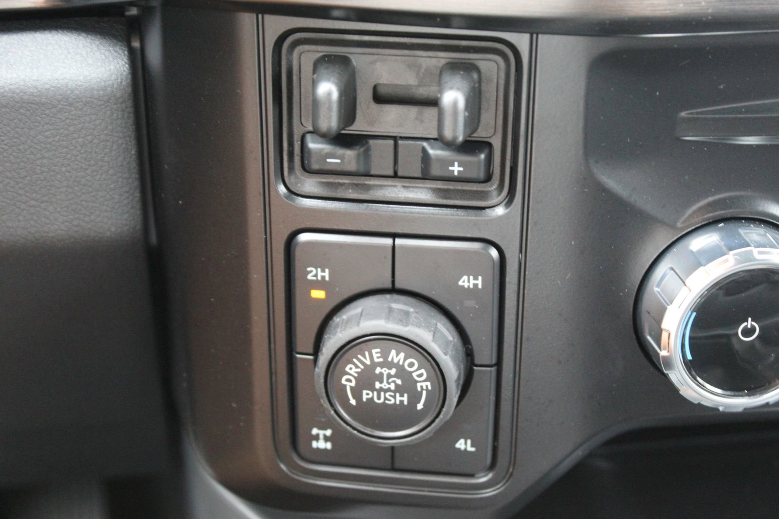 New 2026 Ford F250 Lariat w/ Tremor Off-Road Package image 29