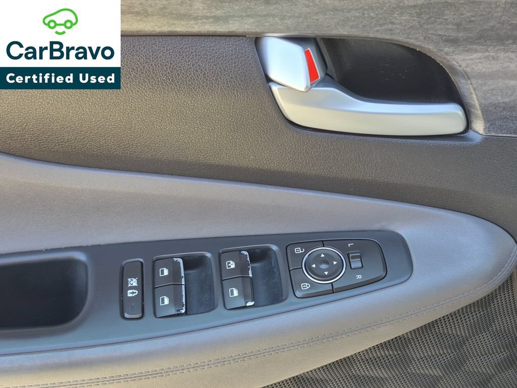 Used 2019 Hyundai Santa Fe SE FWD image 8