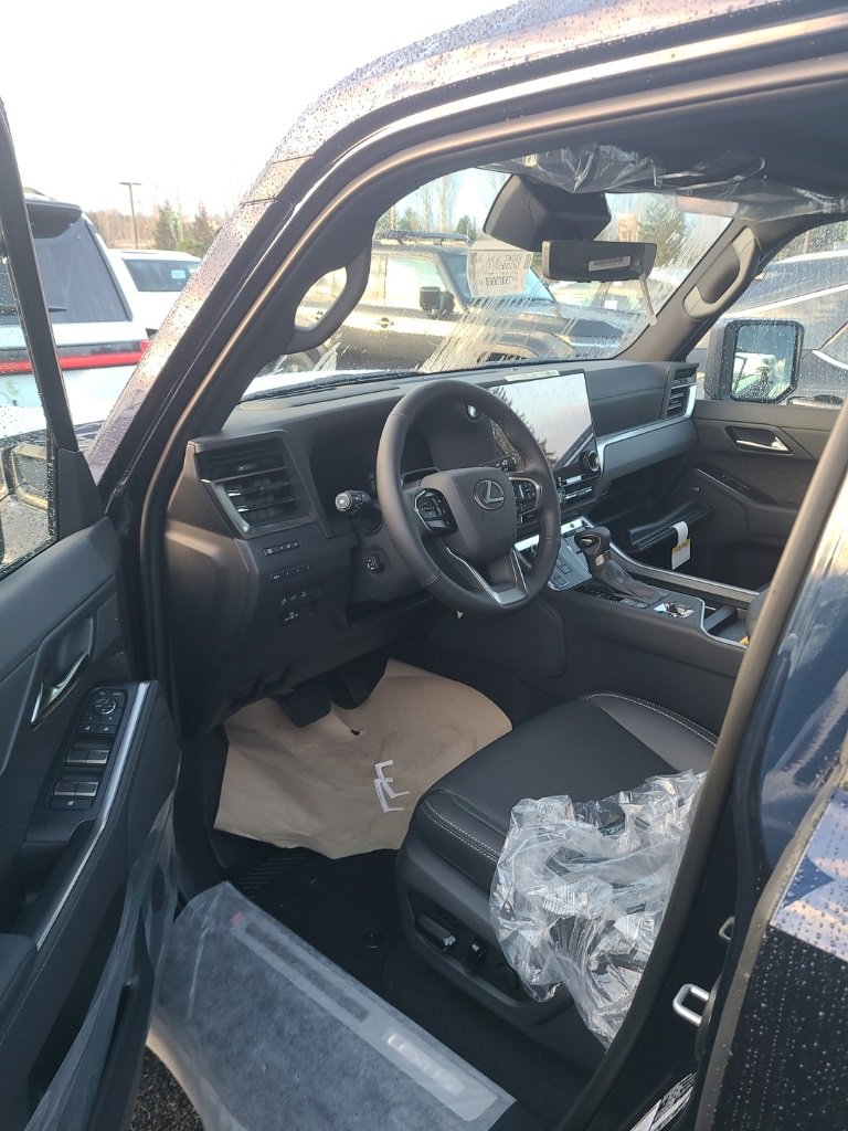 New 2026 Lexus GX 550 image 2