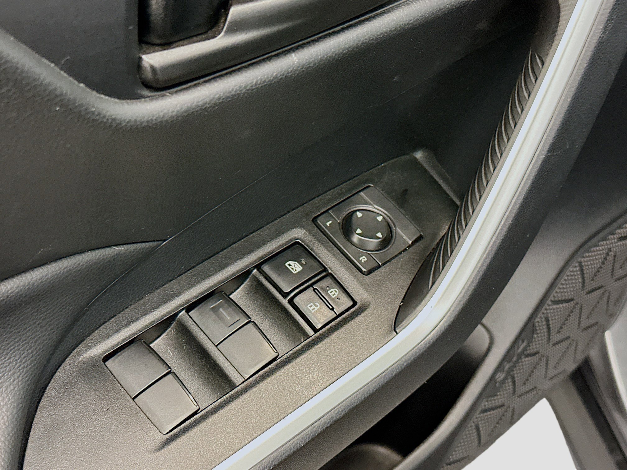 Used 2025 Toyota RAV4 LE image 15