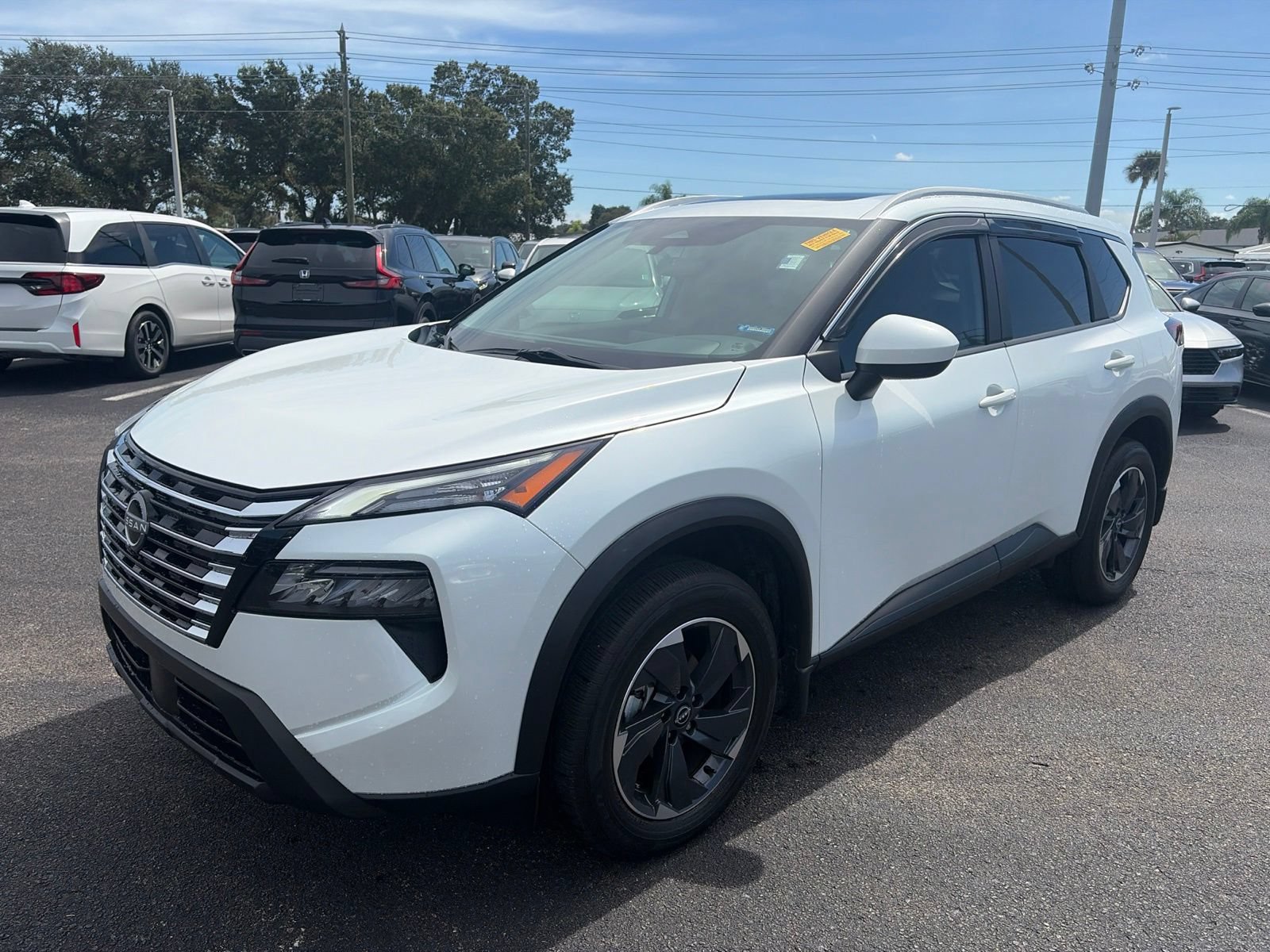 Used 2024 Nissan Rogue SV w/ SV Premium Package FWD image 3