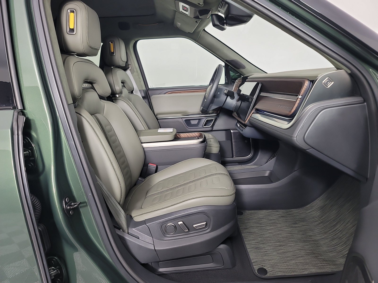 Used 2024 Rivian R1T Adventure AWD/4WD image 23