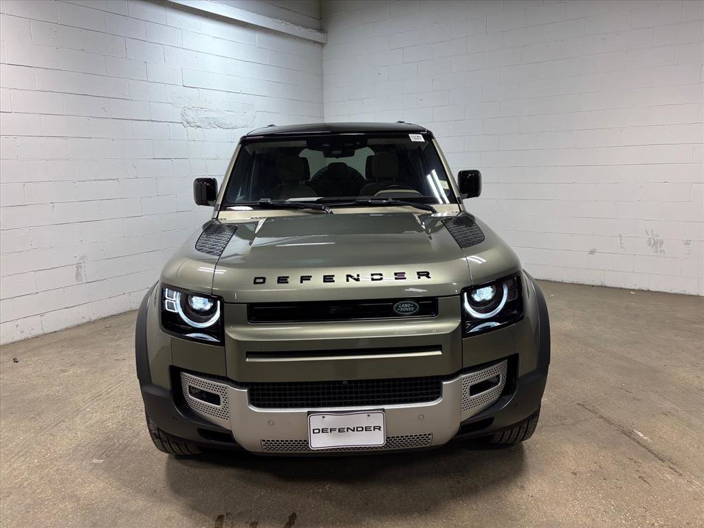 Used 2020 Land Rover Defender 110 First Edition image 3