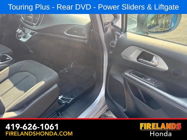 Used 2019 Chrysler Pacifica Touring Plus w/ S Appearance Package FWD image 41