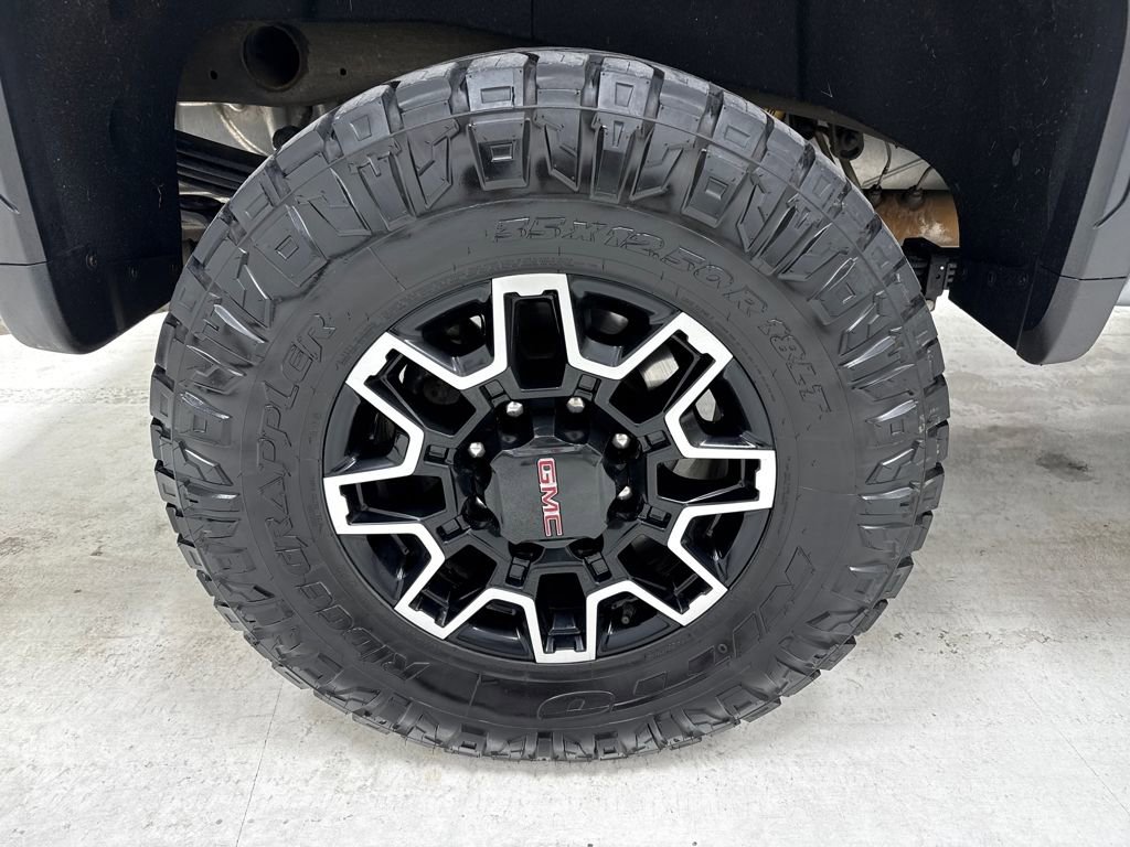 Used 2025 GMC Sierra 2500 AT4X image 7