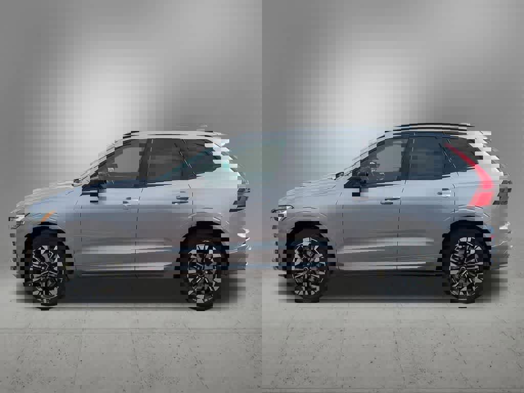 Used 2026 Volvo XC60 B5 Plus w/ Protection Package Premier image 3