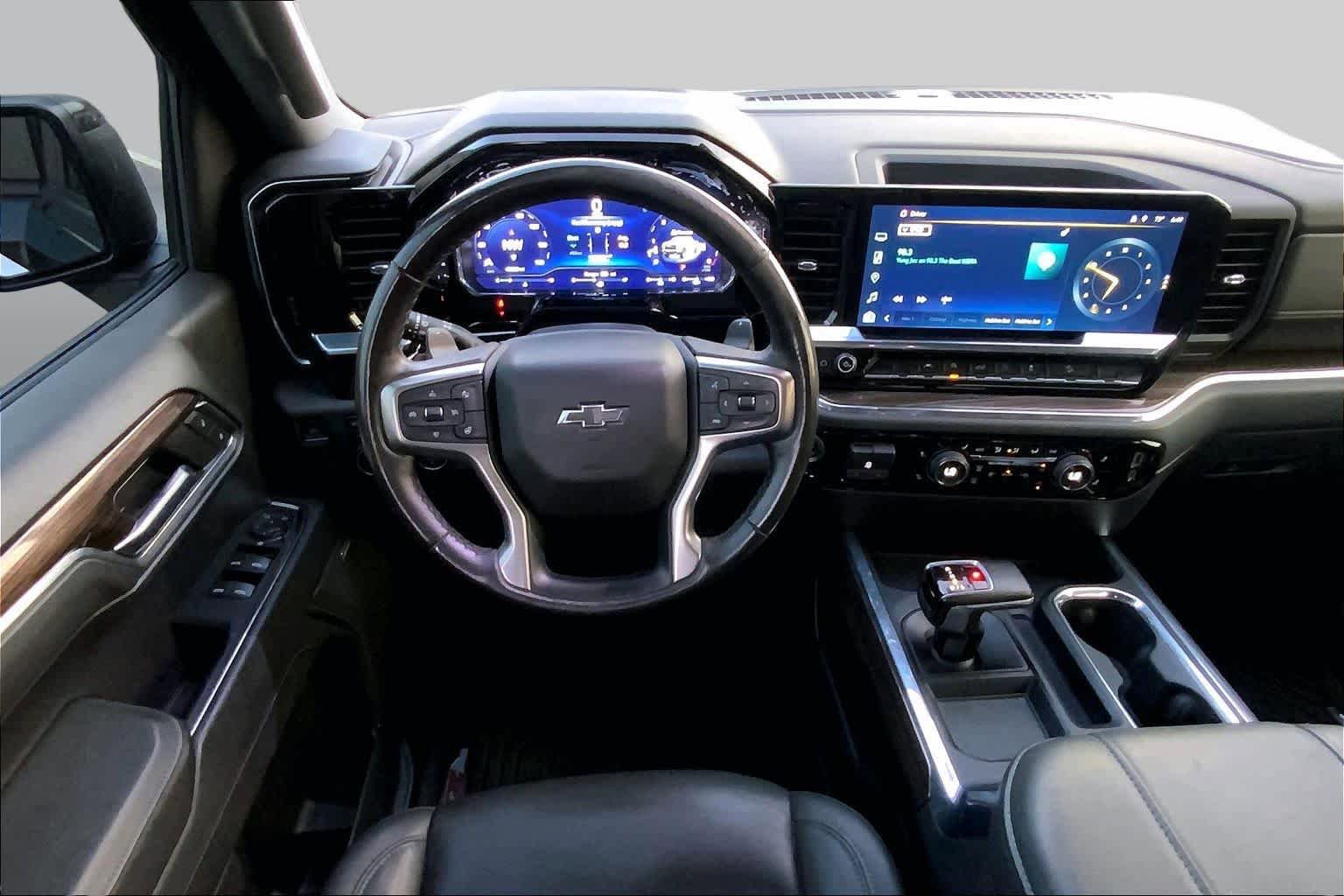 Used 2023 Chevrolet Silverado 1500 LT Trail Boss w/ Convenience Package II AWD/4WD image 6