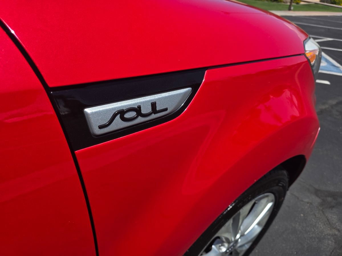 Used 2016 Kia Soul + FWD image 6