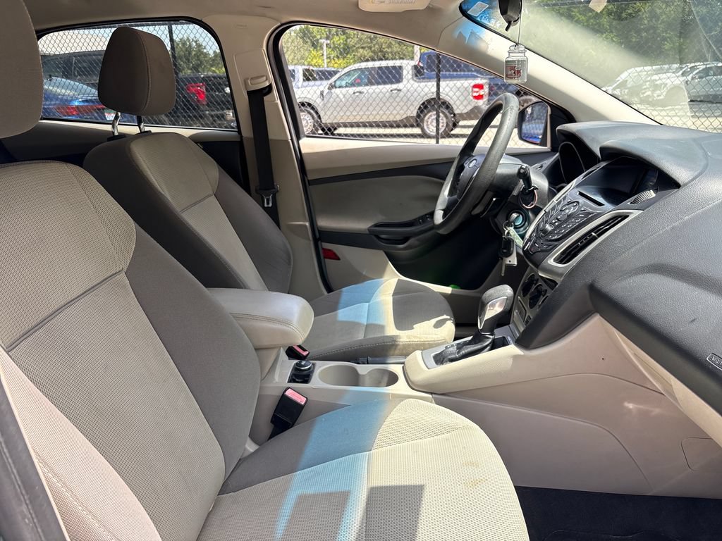 Used 2012 Ford Focus SE FWD image 27