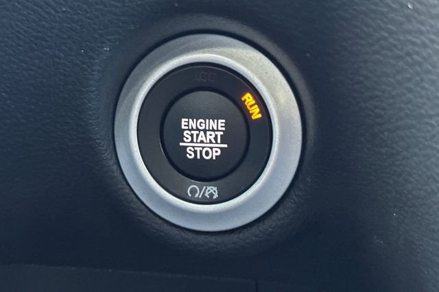 Used 2025 Chrysler Pacifica Select image 23