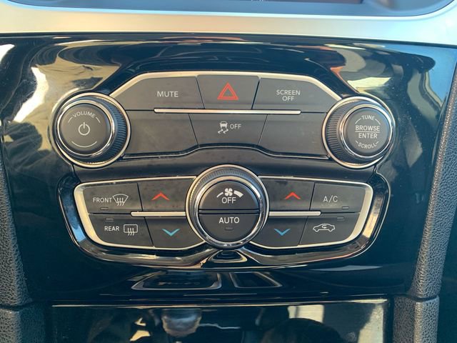 Used 2023 Chrysler 300 Touring w/ Sport Appearance Package image 34
