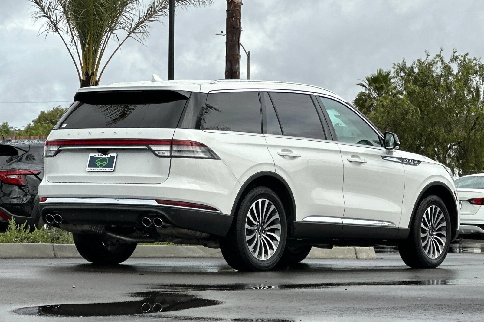 Used 2024 Lincoln Aviator Reserve AWD/4WD image 3