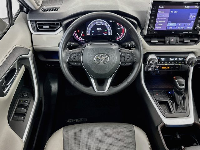 Used 2022 Toyota RAV4 Limited FWD image 14