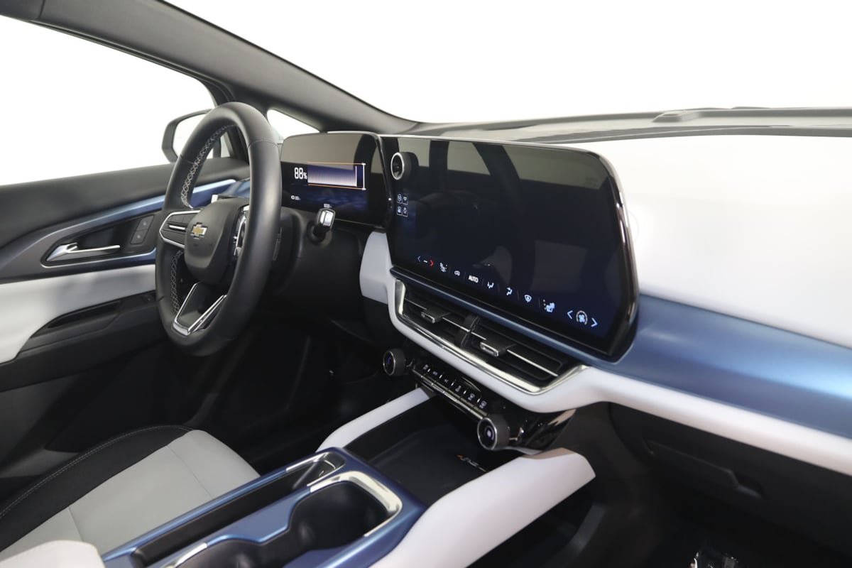 Used 2025 Chevrolet Equinox EV LT FWD image 42