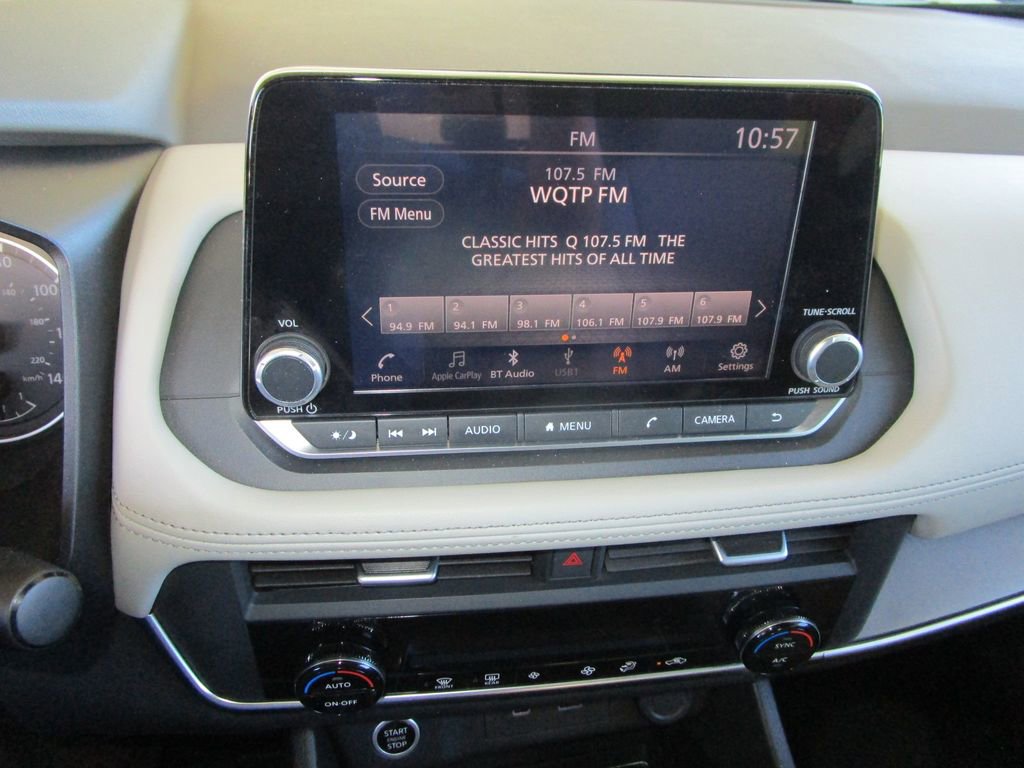 Used 2023 Nissan Rogue SV image 30