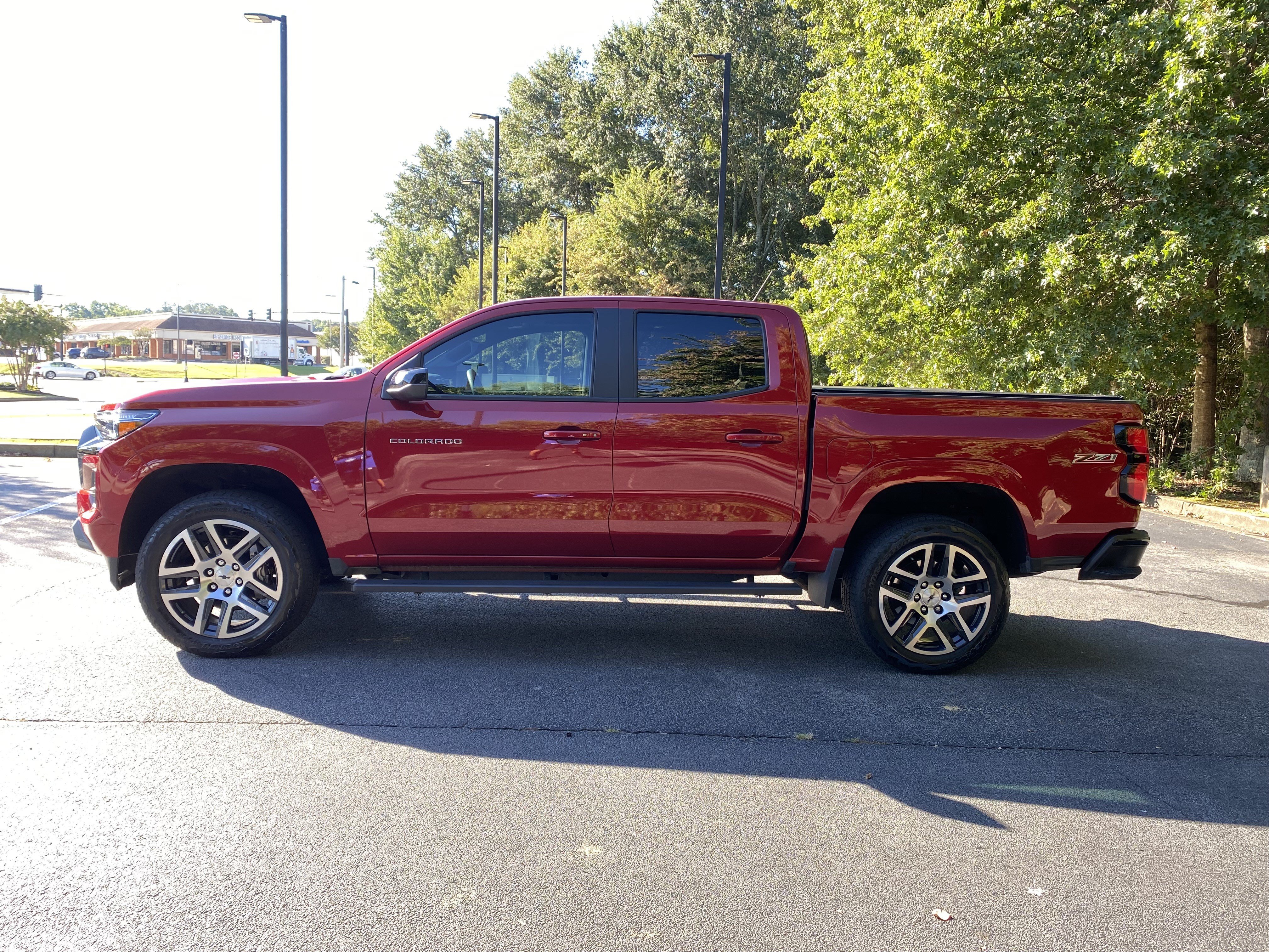 Used 2023 Chevrolet Colorado Z71 w/ Z71 Convenience Package 2 AWD/4WD image 6