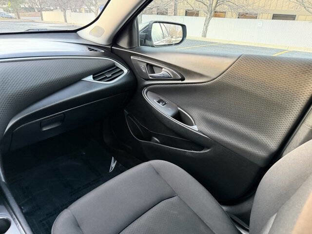 Used 2023 Chevrolet Malibu LT image 9