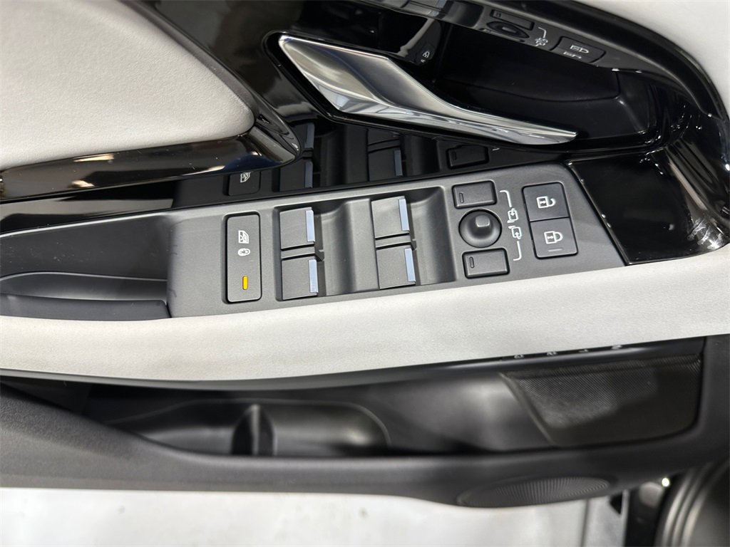 Used 2024 Land Rover Range Rover Evoque S image 23