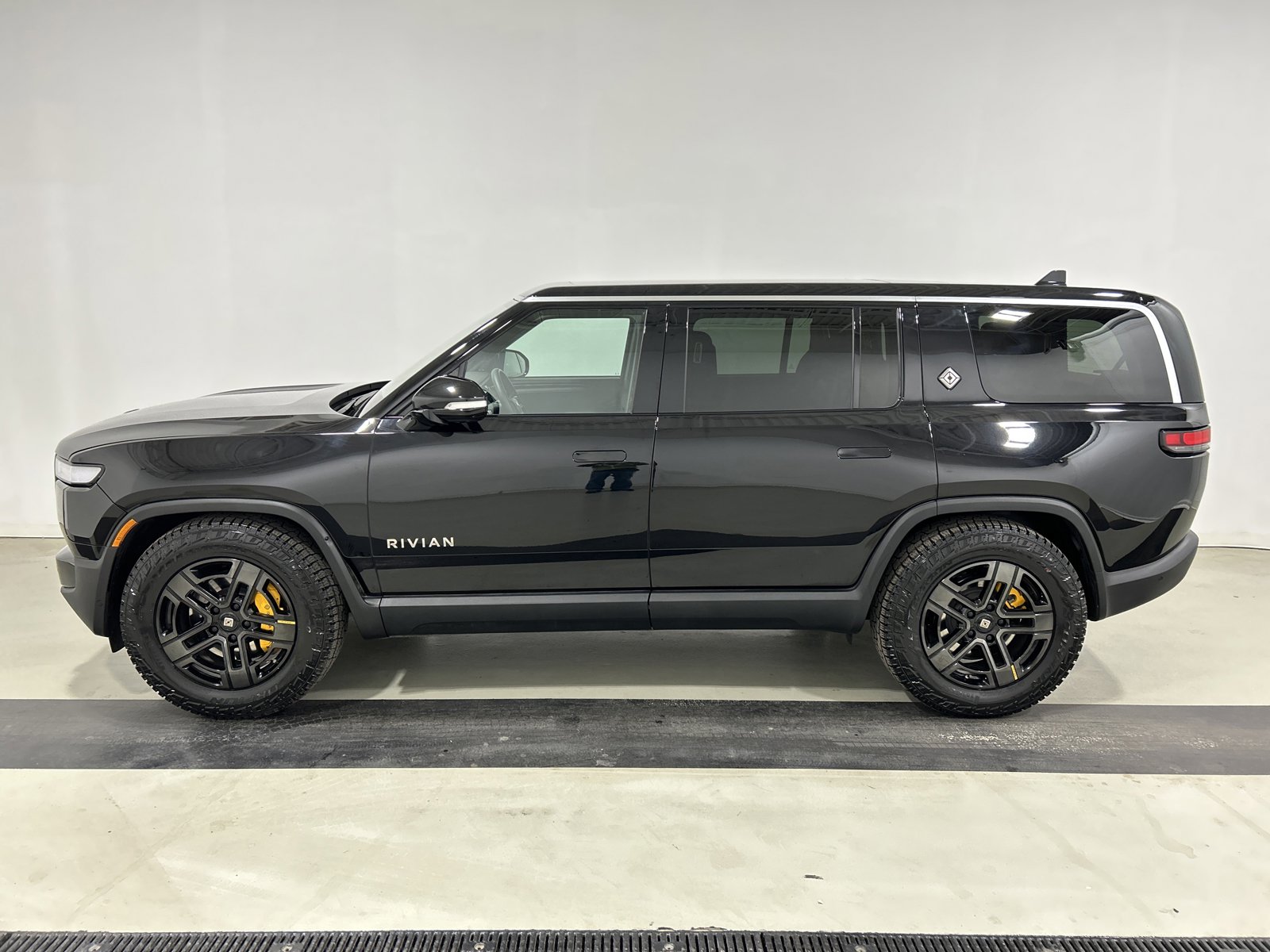 Used 2022 Rivian R1S Launch Edition image 2