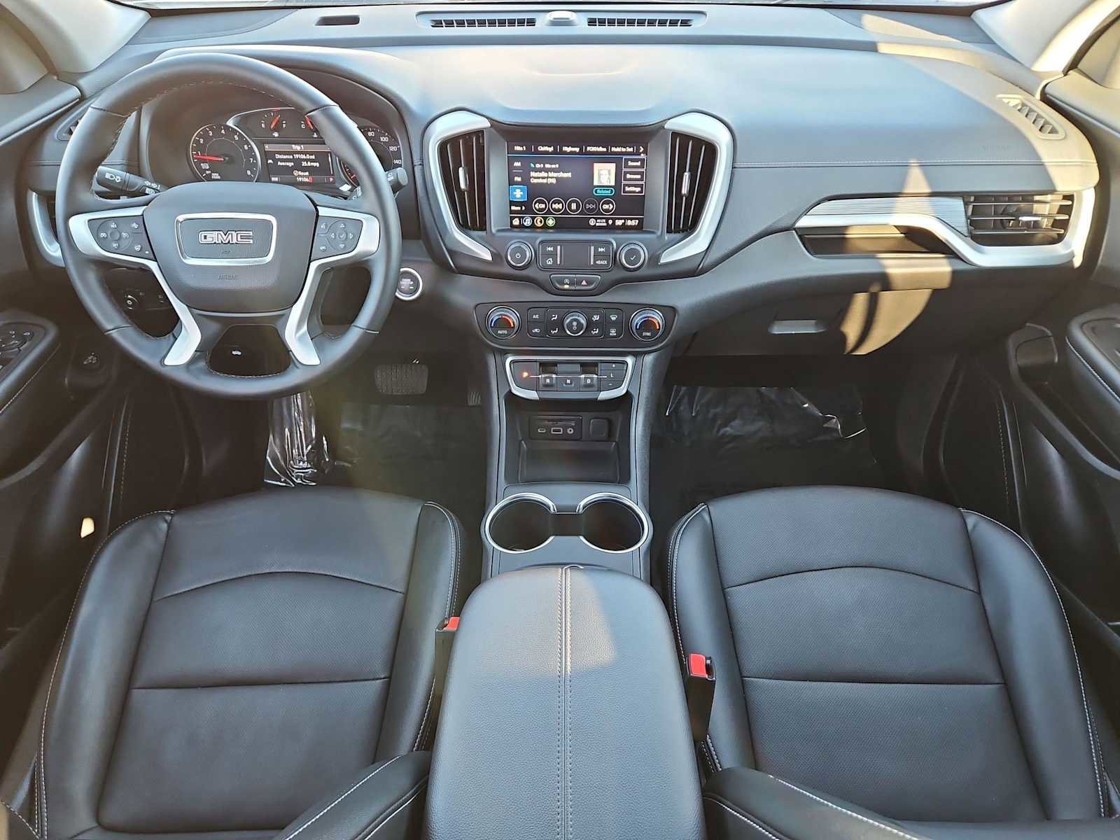 Used 2024 GMC Terrain SLT image 16